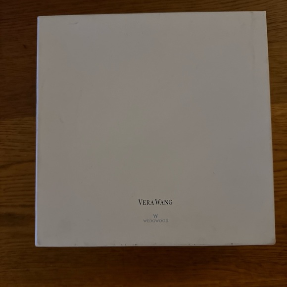 Vera Wang Guest Book ‘NEW’ - Picture 3 of 4